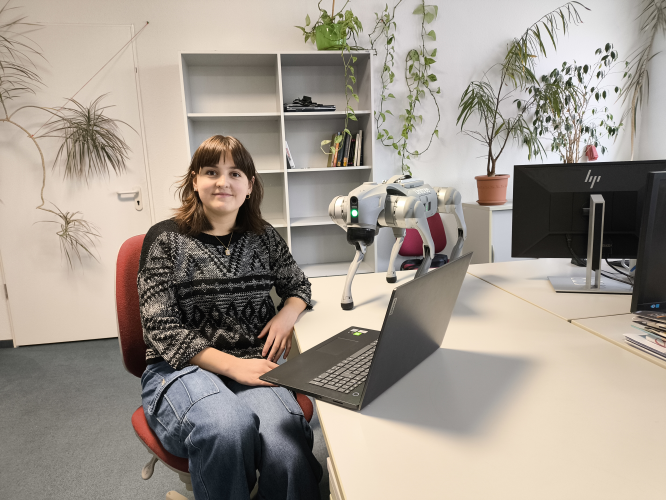 Maelle Champeau mit Lautroboter